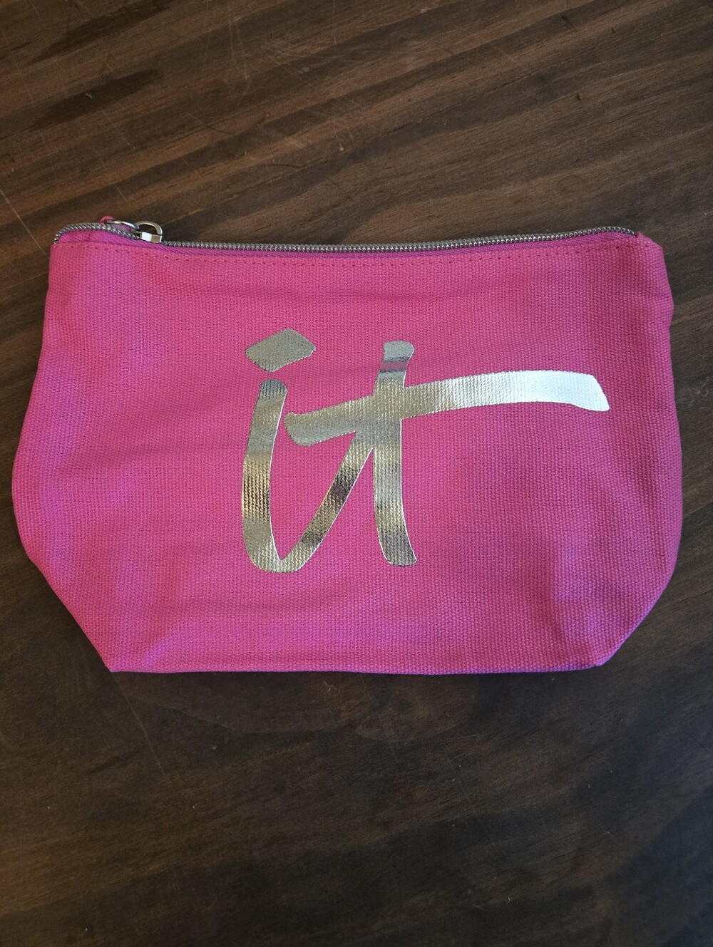 It Cosmetics Makeup Bag
